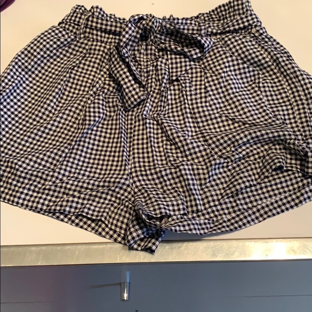 Shorts with tie